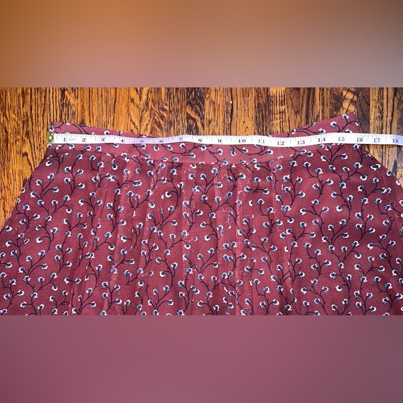 OLD NAVY Pleated Floral Chiffon Skater Mini Skirt in Burgundy Size Medium - Picture 4 of 7